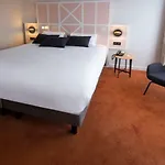 Mercure Centre Champ De Mars מלון 4*