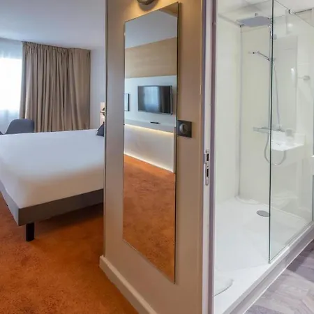Mercure Centre Champ De Mars מלון