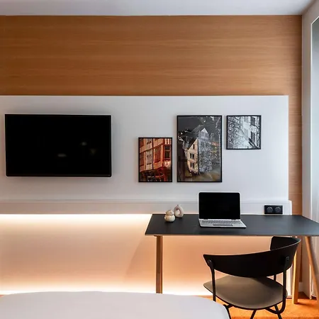 Mercure Centre Champ De Mars מלון