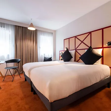 מלון Mercure Centre Champ De Mars 4*
