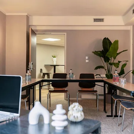 Mercure Centre Champ De Mars Hotel 4*