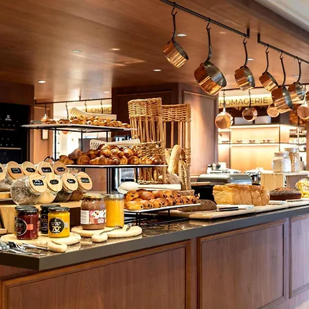 Mercure Centre Champ De Mars Hotel 4*