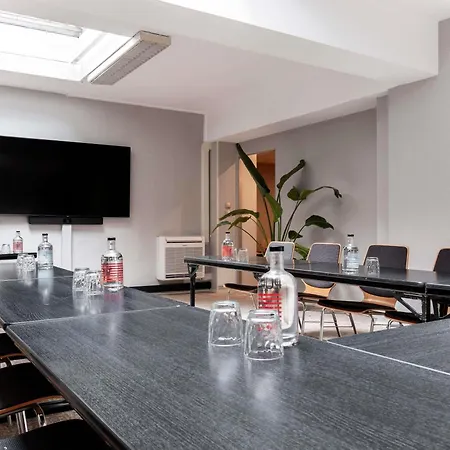 Hotel Mercure Centre Champ De Mars 4*