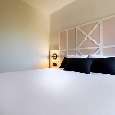 Mercure Centre Champ De Mars 4* רואן