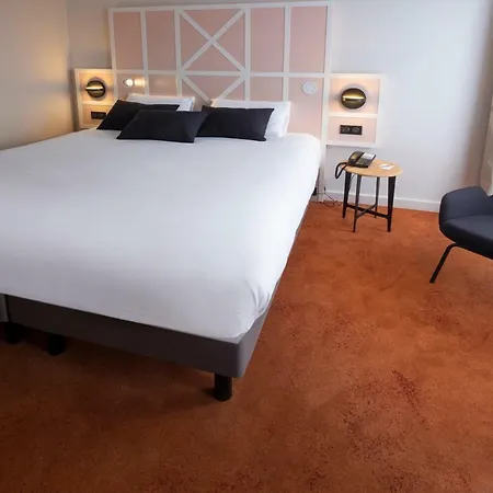 Mercure Centre Champ De Mars Hotel 4*