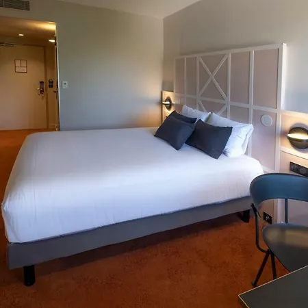 Hotel Mercure Centre Champ De Mars 4*