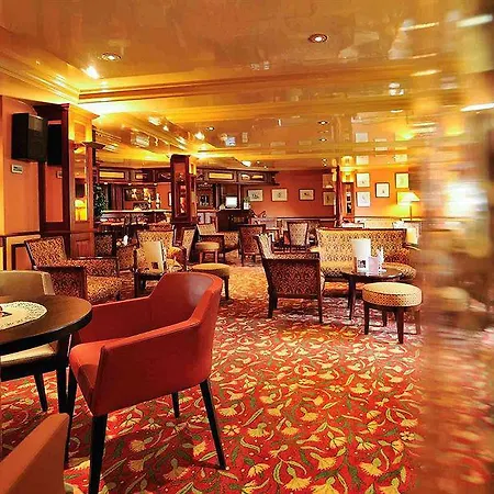 מלון Mercure Centre Champ De Mars 4*