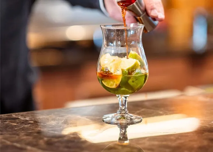 Hotel Mercure Centre Champ De Mars 4*