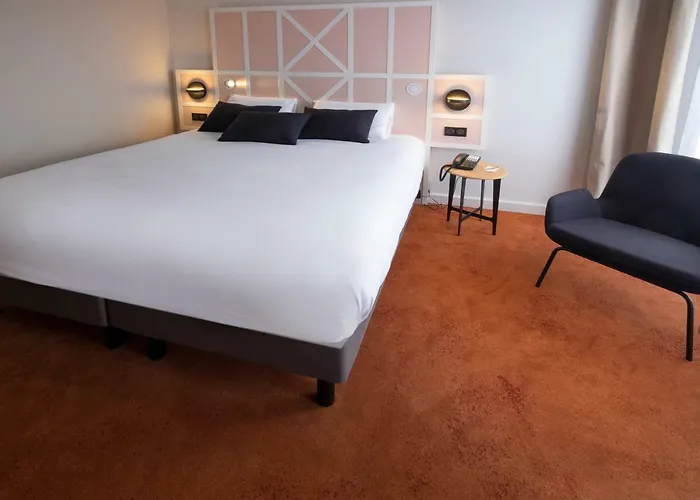 Mercure Centre Champ De Mars Hotel 4*